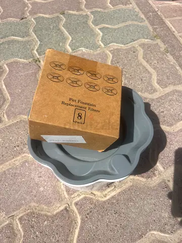 Pet water fountain