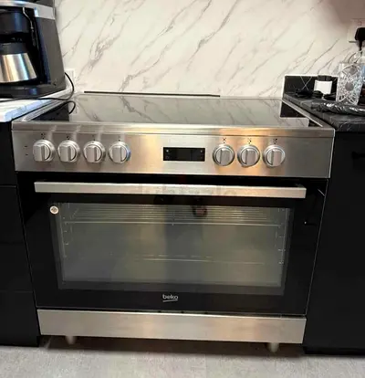 Beko top electric cooker 90x60 cm latest model neat and clean good condition