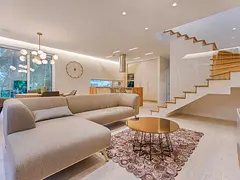 Spacious 5 BR Corner Villa | Premium Family Living