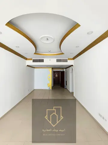 موقع ممتاز- قريب من مخرج دبي والشارقه- مساحه كبيره-باركن