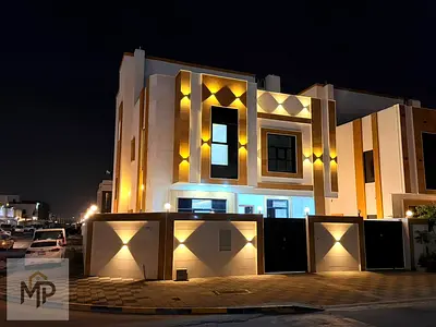 Three-story corner villa in a prime location close to all services. 7 rooms.
