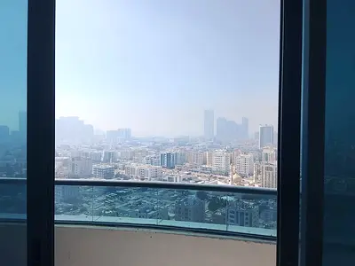 للبيع شقه 3 غرف وصاله في ابراج الفلكون 3 حمامات غرفه مستر المساحه 2008 السعر 600 الف