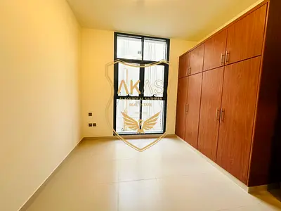 FAMILY BUILDING | ON METRO | WITH FREE PARKING | CENTER AC | CENTRAL GAS