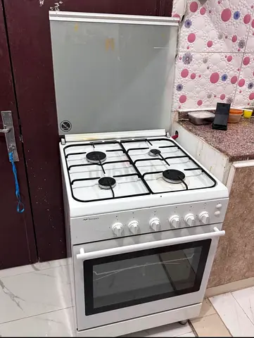 White Freestanding 4-Burner Gas Cooker with Oven stove