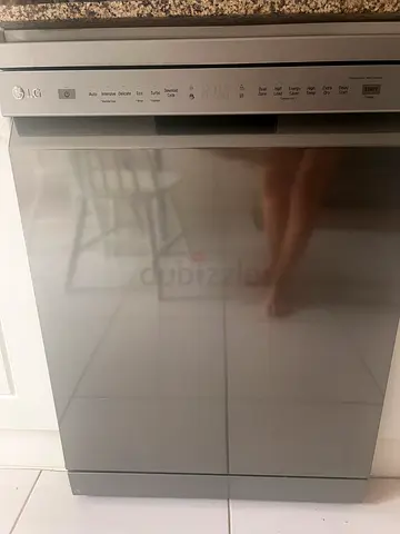 LG Slim Built-in Dishwasher in Silver - Good Condition
