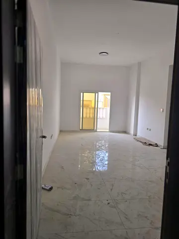 فرصة مميزة للإيجار – شقة دوبلكس فاخرة (أول ساكن) في المويهات – عجمان