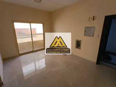 شقة غرفة وصالة للإيجار في الجرف 2 عجمان شارع الشيخ عمار 2 حمام بلكونة تكييف مركزي موقع مميز قريب من الخدمات