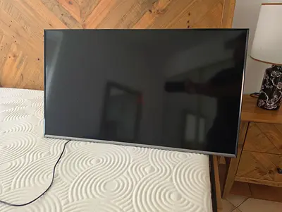 40inch samsung Flat Panel TV - Good Condition (No Stand) hardly used