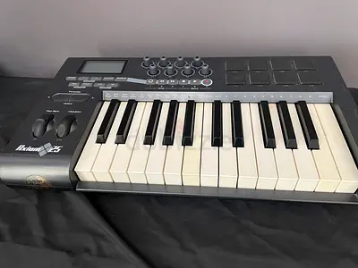 25-key MIDI Controller Keyboard with Pads and Knobs (Akai-style)