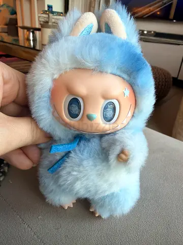 Toy labubu
