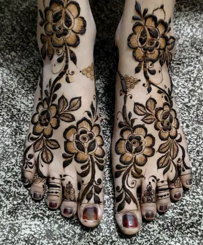 Henna artist - Home service all over - Dubai - Sharjah - Ajman - Umm Al quwain Available