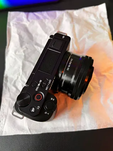 Sony mirrorless camera ZVE10-with 16-50mm kit lens - like new