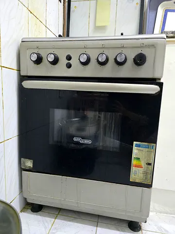 Used freestanding gas oven and stove, 4-burner