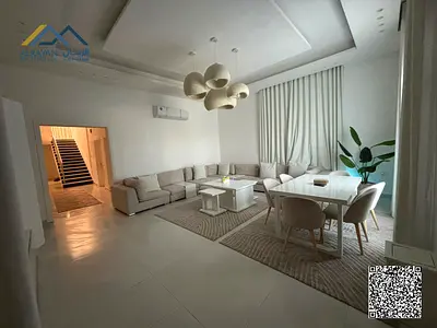 Includes furniture, electricity, water, and air conditioning. Freehold ownership. Large spaces.
