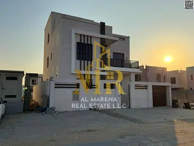Two-story villa with a rooftop terrace, priced inclusive of electricity, water, and air conditioning, located on the main street and ready for occupan