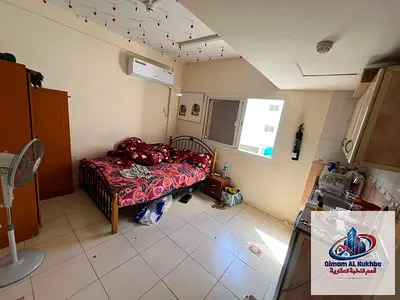 استوديو بمساحه  ممتازه _ تكييف مركزى _ غاز مركزى _ متوفر باركينج _ بجوار المسجد _ سهل الوصول الى مخرج دبي