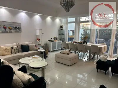 ٤ غرف نوم | تصميم XU4-BB | غرفة معيشة ممتدة | مطبخ مغلق وممتد | صف واحد