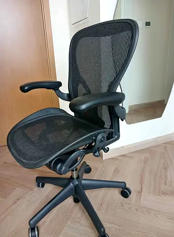 Selling herman miller Aeron chair.sizd B and C available.coloure Black and gray
