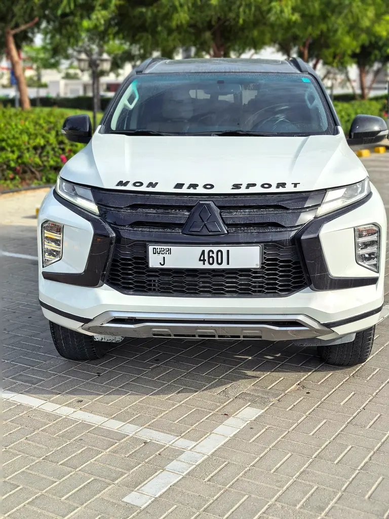 Mitsubishi Montero Sport 2023 — photo 1 of 12