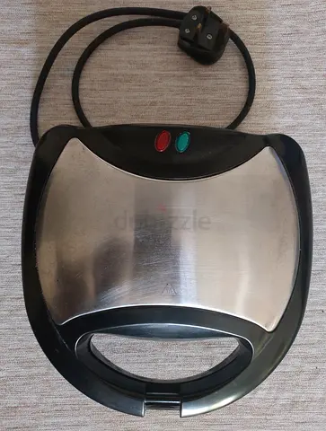 Sandwich Maker(Black + Decker)