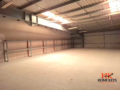 مستودع للإيجار | 5330 قدم مربع | طابق ميزانين | كهرباء 3 فاز | دخول 24/7