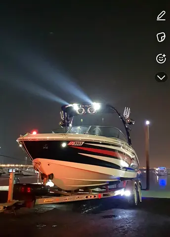 للبيع قارب امريكي 21 قدم نوع Chaparral  موديل 2014  عدد الساعات 130.