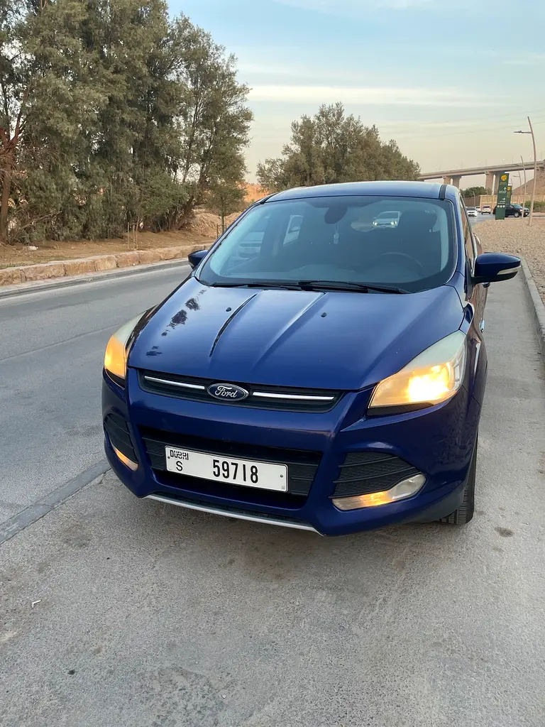 Ford Escape 2015 — photo 1 of 4