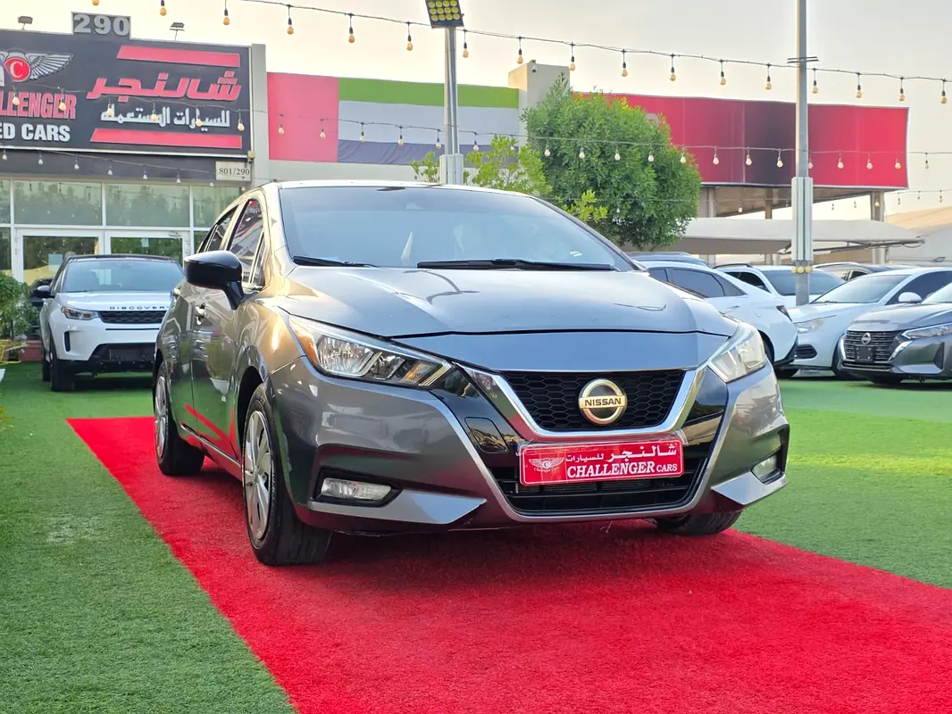 Nissan Versa 2020 — photo 1 of 10