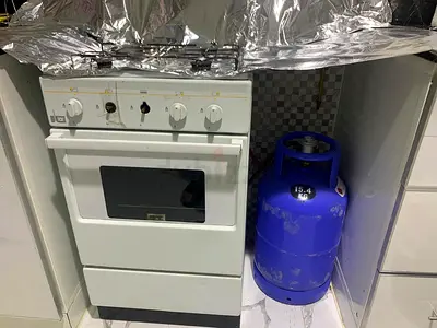 GAS FOUR HEADS WITH ADNOC GAS CYLINDER