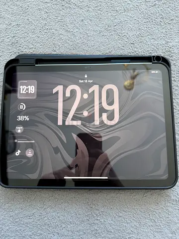 iPad 10 gen 64 gb silver excellent condition