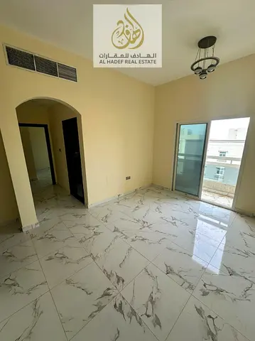 الايجارسنوي في عجمان منطقة  الجرف2 جنب الجامعه عجمان قريب من المدرسة الوطنية البنايه عائلات شقه غرفه وصاله مع بلكونه تكيف مركزي 2 حمام بركن سياره