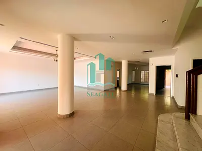 5 Bedroom villa | Premium location | Comercial