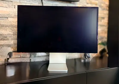 27-inch MAC Studio Monitor with Aluminum Stand — Perfect Condition