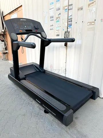 Life fitness heavy duty treadmill clst integrity series