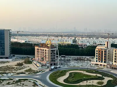 شقة بغرفتي نوم | شرفة | إطلالة على وسط المدينة | برج الرابية | مجان