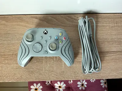 White Xbox Wired Controller with USB-C Cable - Good Condition