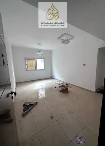 الايجار سنوي في عجمان منطقة  الجرف 2 جنب الجامعه عجمان قريب من المدرسة الوطنية البنايه عائلات شقه غرفه وصاله مع بلكونه اطلاله مفتوحه تكيف مركزي 2 حمام