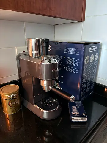 DeLonghi Dedica Arte Espresso Machine - MyLatteArt Milk Foam