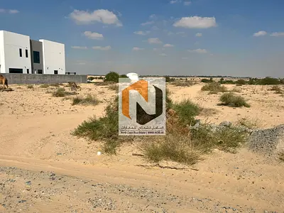 للبيع – أرض سكنية استثمارية في الحوشي، الشارقة المساحة: 9,688 قدم مربع على شارع قار بعرض 18 متر