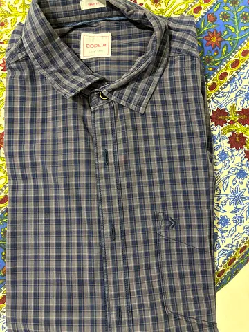 Checked Mens Button-Up Shirt - Medium (short sleeves)
