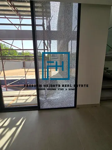 فيلا مميزة من 5 غرف نوم | المعيشة الفاخرة | جي+2 | سيكويا – مسار