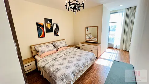 شقة مفروشة بالكامل بغرفة نوم واحدة وصالة، شاملة جميع الفواتير، بقسط شهري 5000 درهم إماراتي فقط، في مدينة موتور سيتي.