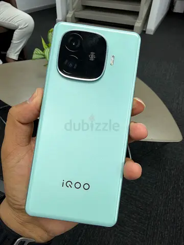 iQOO smartphone - mint green, good condition