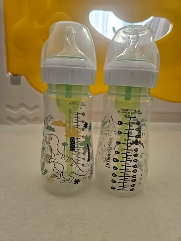 Pair of Dr. Browns 260ml Baby Bottles with Slow Flow Nipples - Used once