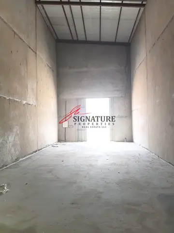 درهم إماراتي  78,000  سنويًا  المساحة 1200 قدم مربع  الموقع: المنطقة الصناعية الأولى، عجمان، الإمارات العربية الم