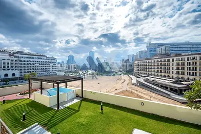 Fully Furnished / Ready to Move / Premium Living