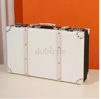 Vintage-style white travel trunk / suitcase -carry case
