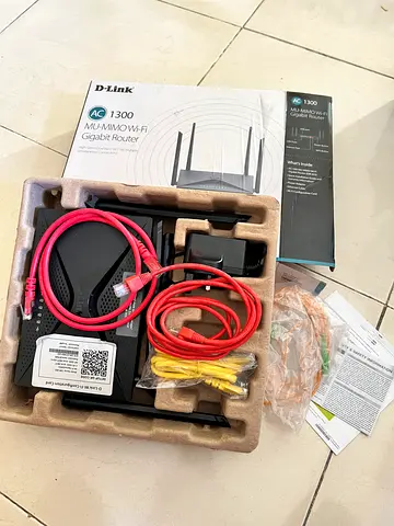 D-Link AC1300 Dual Band Gigabit Router with Cables - Used