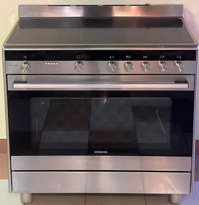 Siemens Freestanding IQ700 90by60 Ceramic Five Zone Electric Cooking Range