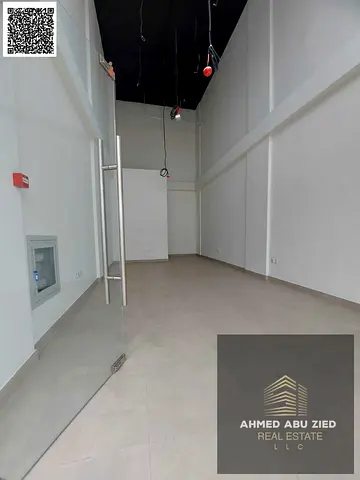 محل تجاري للإيجار السنوي في الروضة 2 عجمان بمساحة 500 قدم في موقع مميز قريب من مركز شرطة الحميدية ومناسب لجميع الأنشطة التجارية عدا الشيش والكافيهات